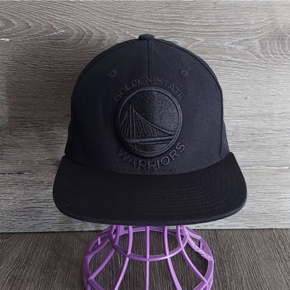 Mens Mitchell & Ness NBA Golden State Warriors Blacked Out Snapback Hat